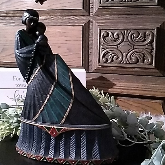 MOTHERHOOD MAHOGANY FIGURINE MUSICAL - Picture 2 of 8